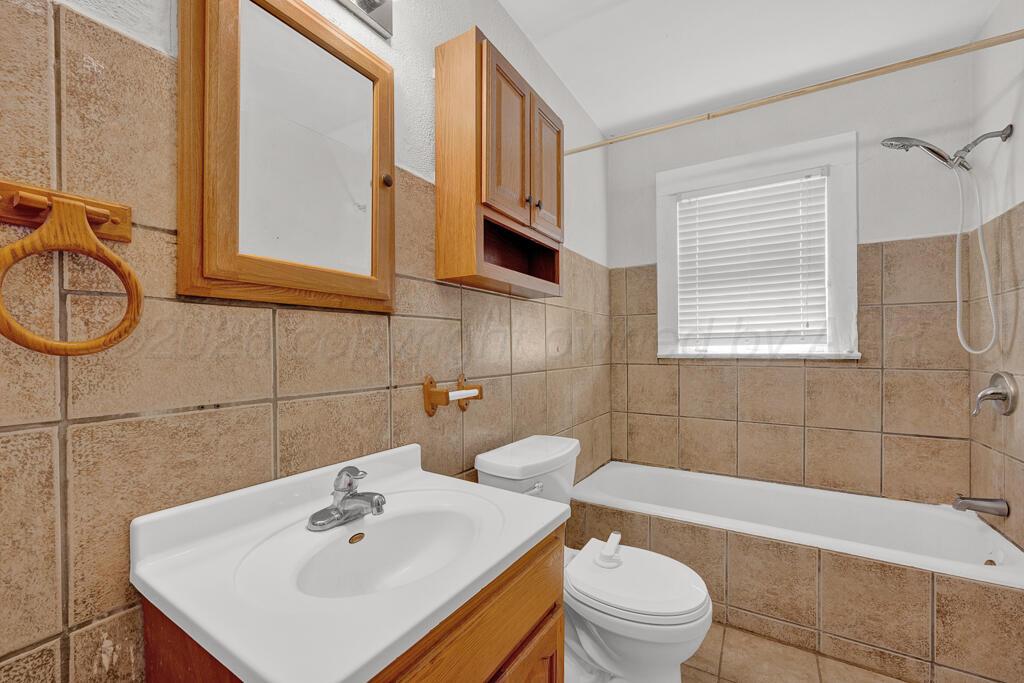 819 South Kentucky Street Amarillo, TX 79106 - Photo 17 of 23 bathroom