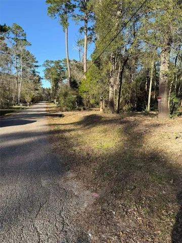 a view of a yard with a house
