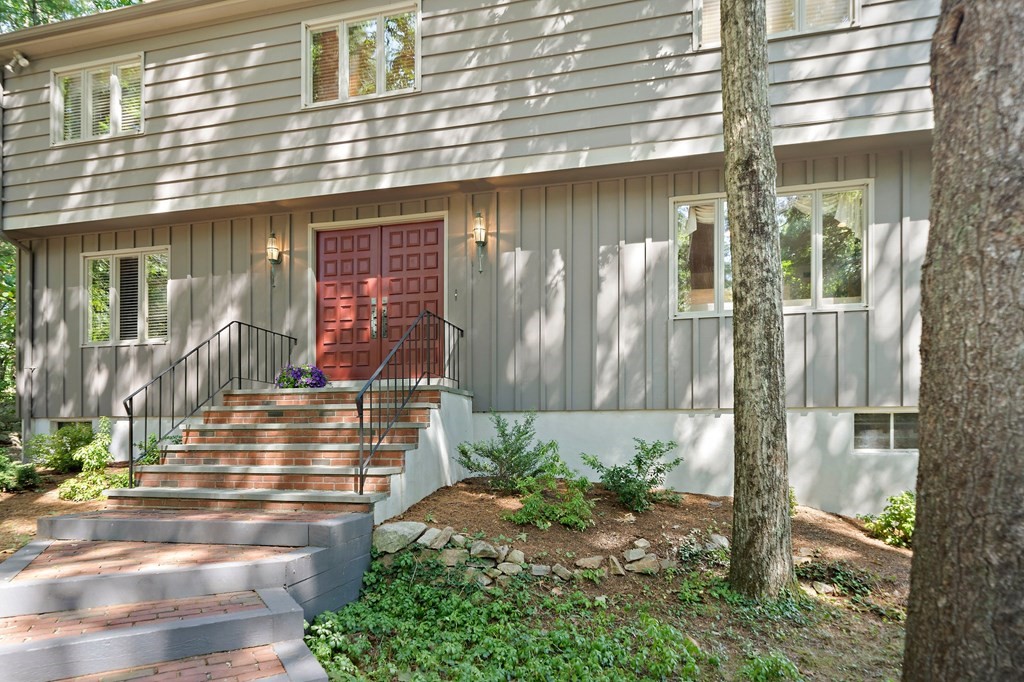 15 Village Gate Road Canton, MA 02021 - Photo 3 of 33 Gallery Image 3