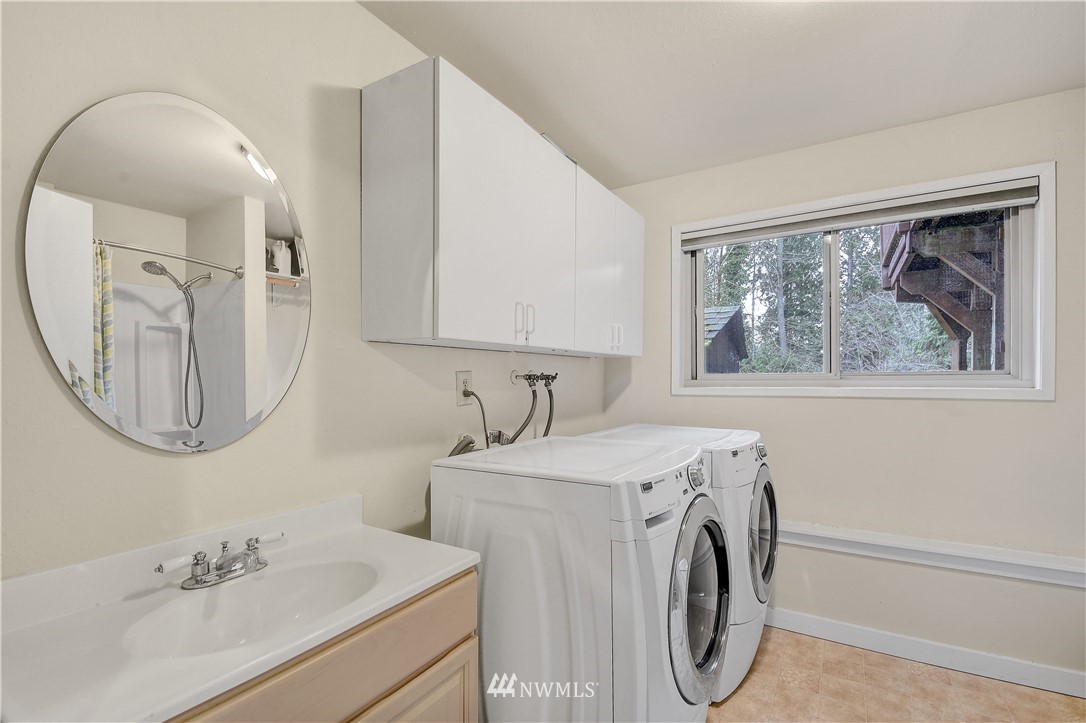 1104 204th Place Southeast Bothell, WA 98012 - Photo 18 of 22 a utility room with dryer and washer