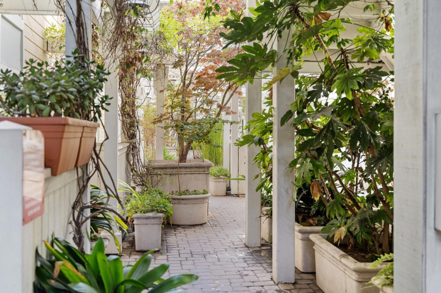 655 12th Street, Unit 312 Oakland, CA 94607 - Photo 14 of 14 a garden view with a seating space