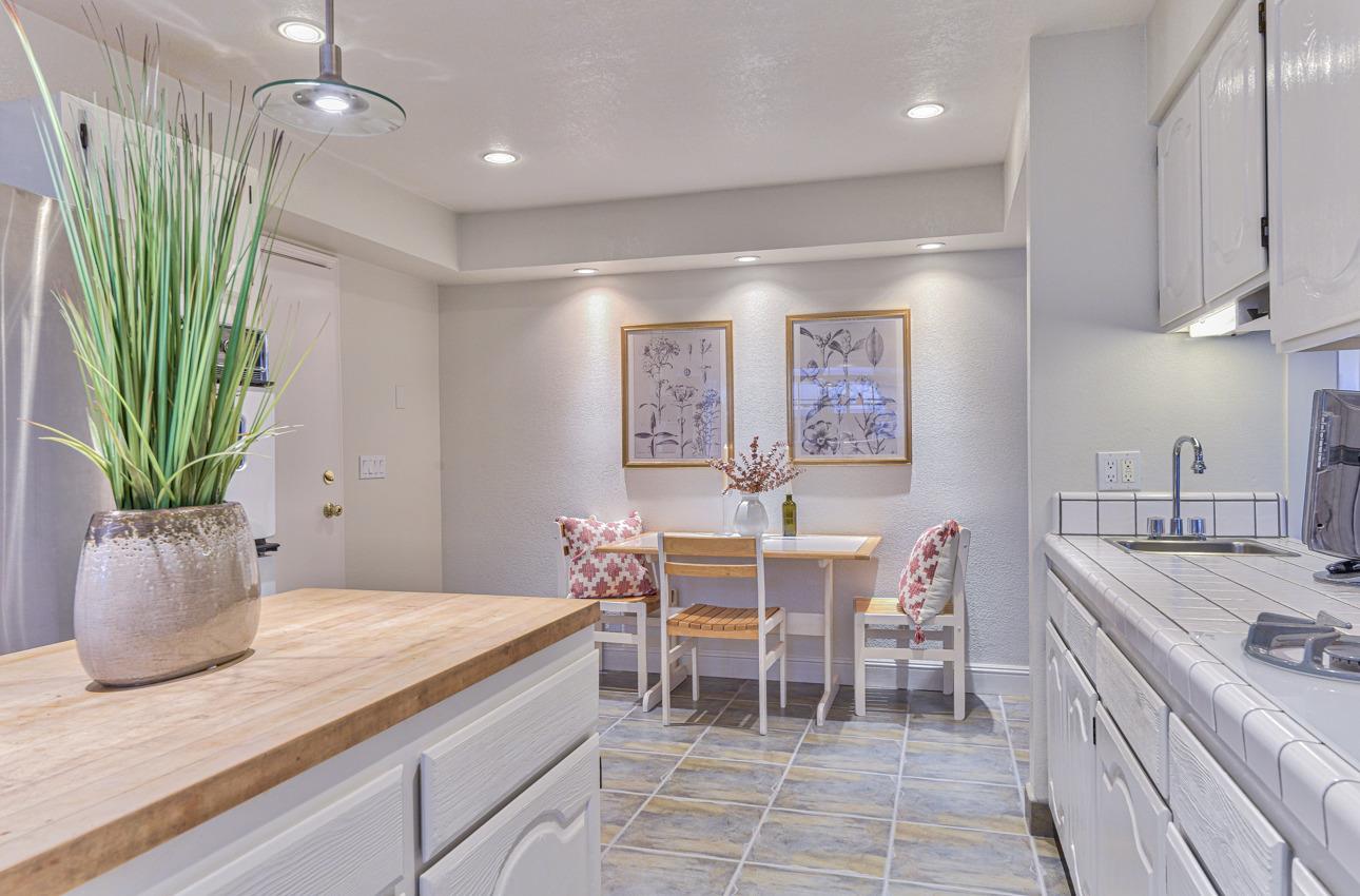 22511 Murietta Road Salinas, CA 93908 - Photo 27 of 58 a kitchen with a table and chairs