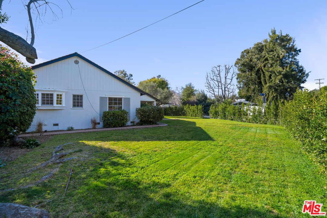 109 Homewood Road Los Angeles, CA 90049 - Photo 27 of 30