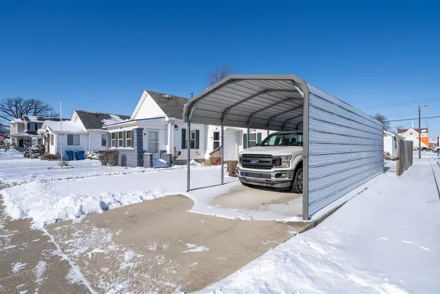 a view of a car park in front of house