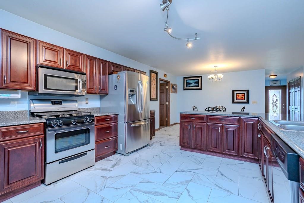 12050 Wren Road Marshfield, WI 54449 - Photo 10 of 60