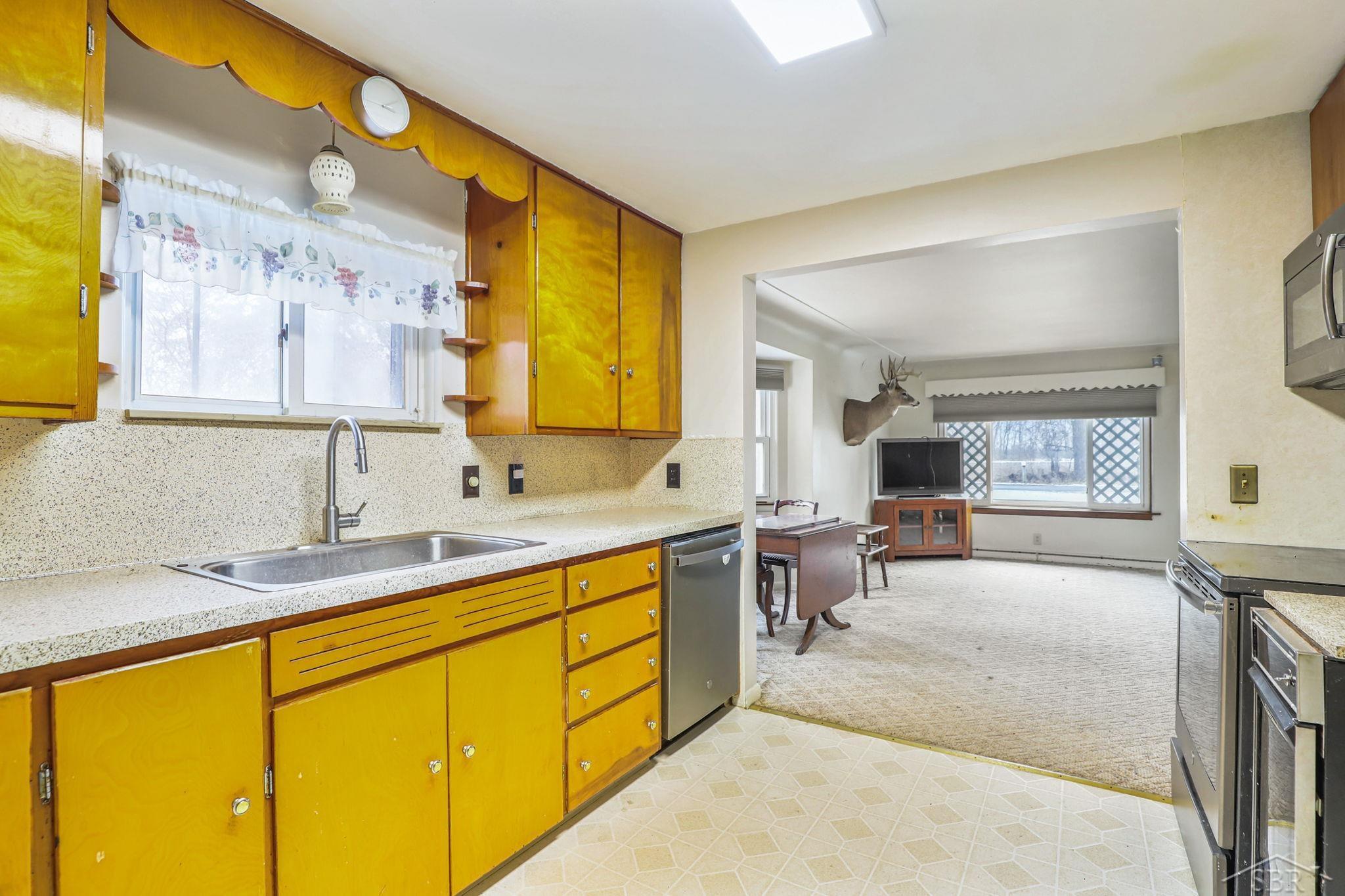 6325 Becker Road Saginaw, MI 48601 - Photo 14 of 47 50098435-13.JPG