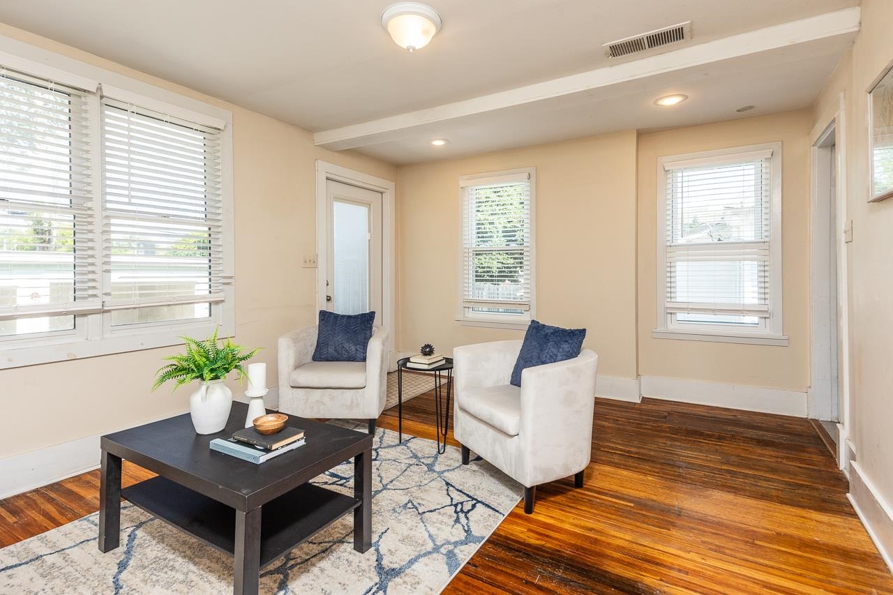 519 Summitt Street Memphis, TN 38104 - Photo 19 of 40 a living room with furniture and a potted plant