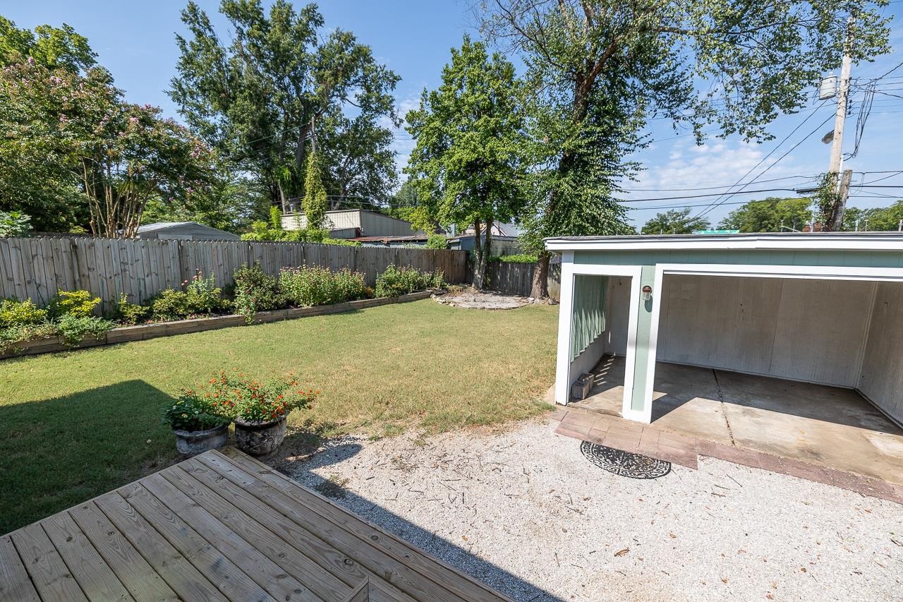 519 Summitt Street Memphis, TN 38104 - Photo 33 of 40 a view of a backyard of the house
