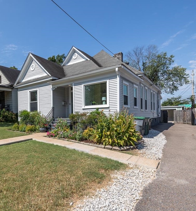 519 Summitt Street Memphis, TN 38104 - Photo 37 of 40 a front view of a house with a yard