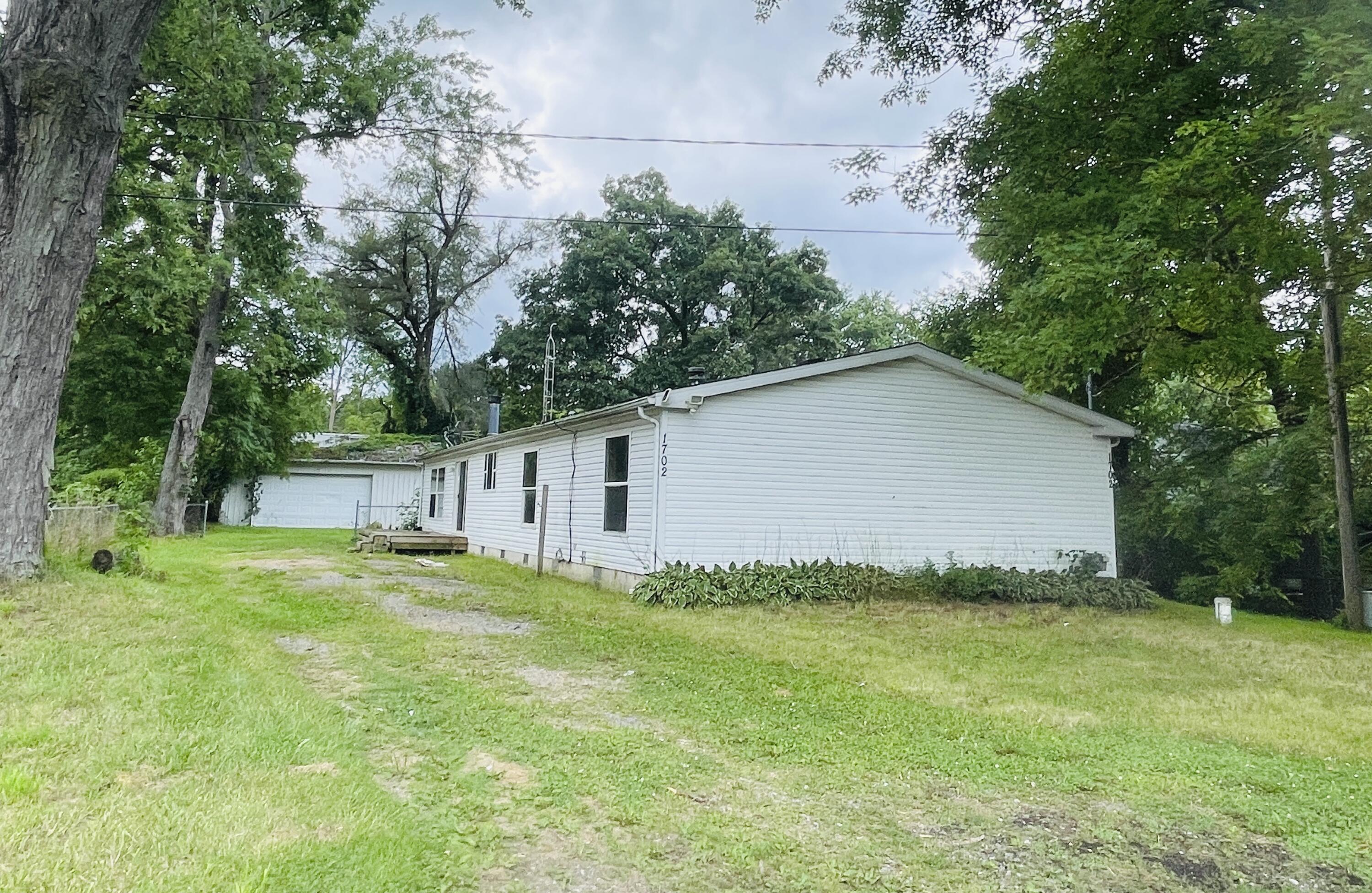 1702 Munith Road Jackson, MI 49201 - Photo 1 of 32 IMG_2655