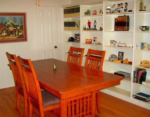 52 South Petrie Road Coraopolis, PA 15108 - Photo 5 of 8 Gallery Image 5