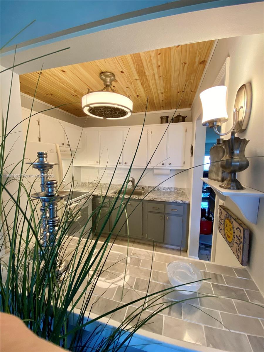 142 Preston F, Unit 142 Boca Raton, FL 33434 - Photo 3 of 23 a view of a balcony with staircase