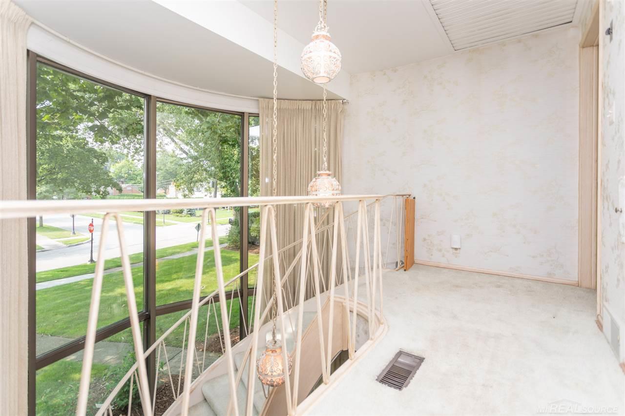 500 Ballantyne Road Grosse Pointe Shores, MI 48236 - Photo 24 of 36