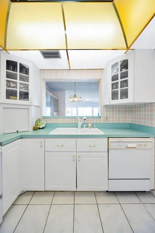 $299,900 | 100 Bluff View Drive, Unit 511C, Belleair Bluffs, FL 33770