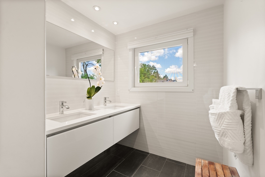 285 Brush Hill Road Milton, MA 02186 - Photo 14 of 30