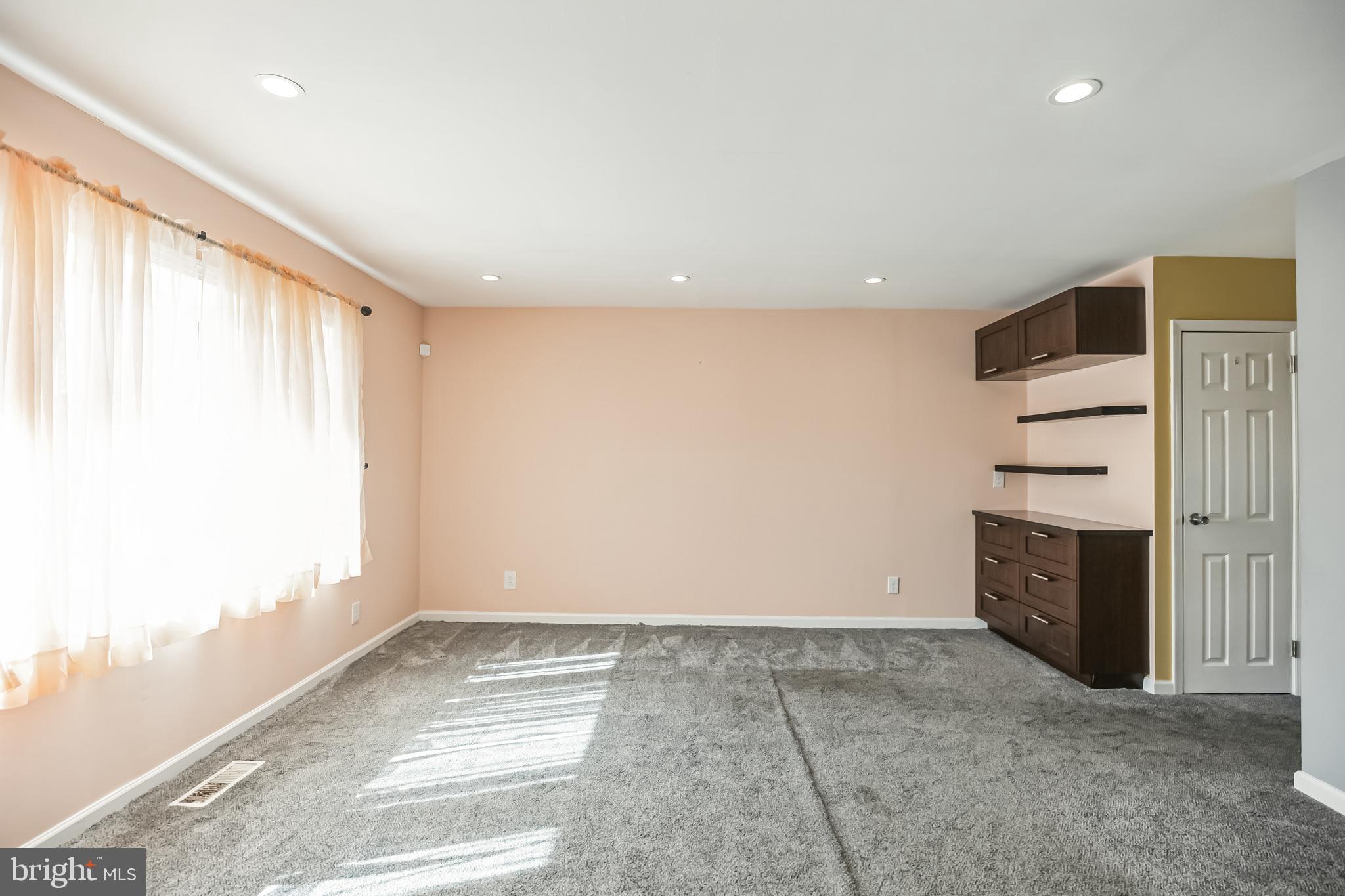 12458 Balston Road Philadelphia, PA 19154 - Photo 2 of 25