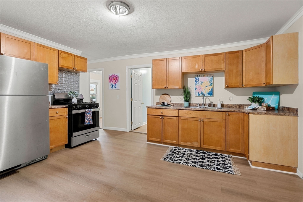 380 Riverside Street Lowell, MA 01854 - Photo 4 of 38 Gallery Image 4