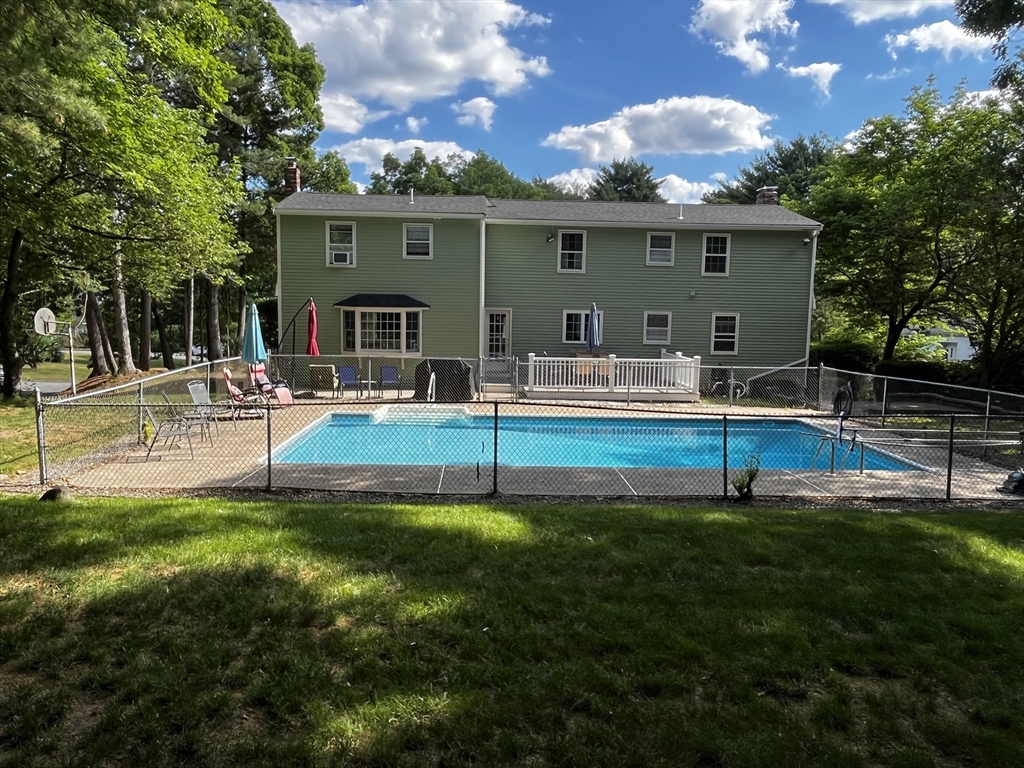 24 Pontiac Road Walpole, MA 02081 - Photo 17 of 25
