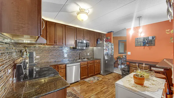 $170,000 | 18216 Lange Street, Unit 2E, Lansing, IL 60438
