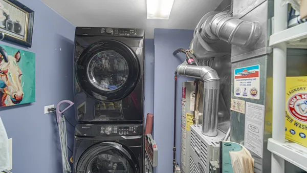 $170,000 | 18216 Lange Street, Unit 2E, Lansing, IL 60438