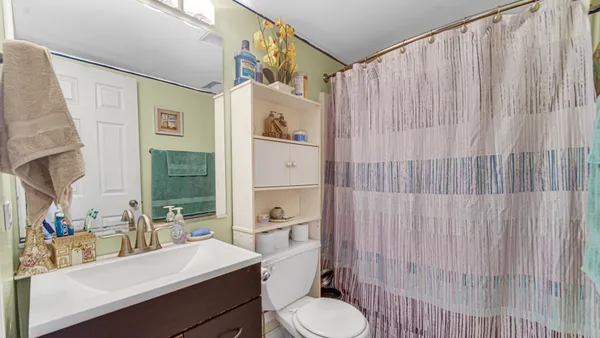 $170,000 | 18216 Lange Street, Unit 2E, Lansing, IL 60438