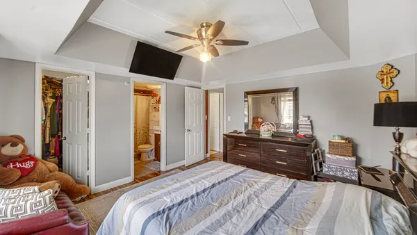 $170,000 | 18216 Lange Street, Unit 2E, Lansing, IL 60438