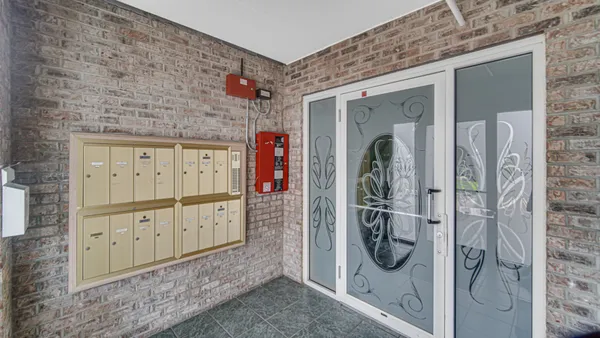 $170,000 | 18216 Lange Street, Unit 2E, Lansing, IL 60438