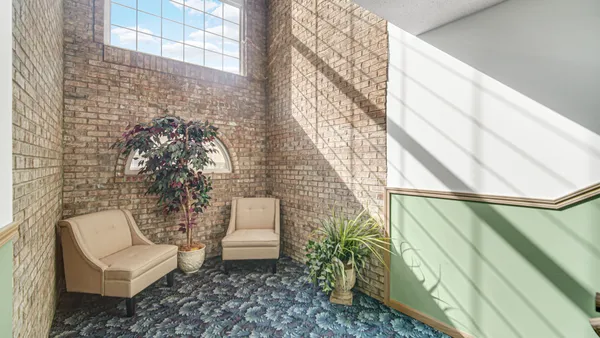 $170,000 | 18216 Lange Street, Unit 2E, Lansing, IL 60438