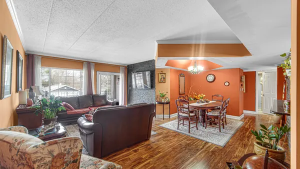 $170,000 | 18216 Lange Street, Unit 2E, Lansing, IL 60438