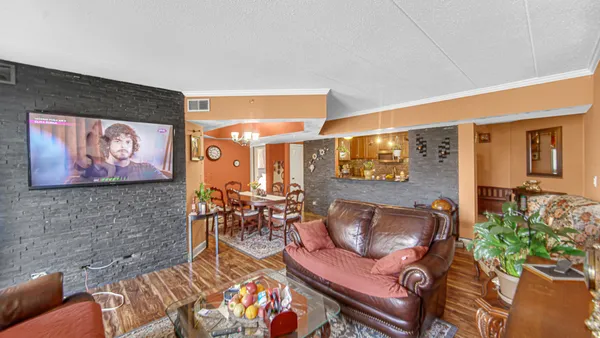 $170,000 | 18216 Lange Street, Unit 2E, Lansing, IL 60438