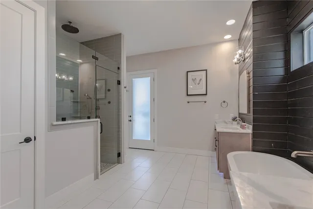 $1,199,000 | 105 Taylor Crk Way, Liberty Hill, TX 78642