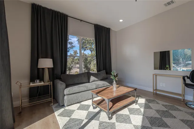 $1,199,000 | 105 Taylor Crk Way, Liberty Hill, TX 78642