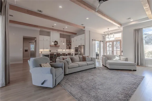 $1,199,000 | 105 Taylor Crk Way, Liberty Hill, TX 78642