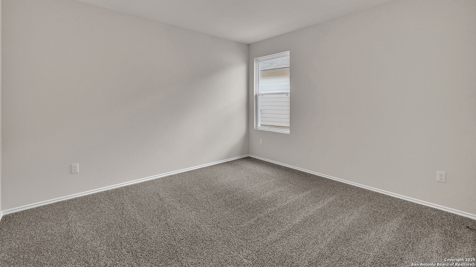 317 Hodges Street Lockhart, TX 78656 - Photo 6 of 34