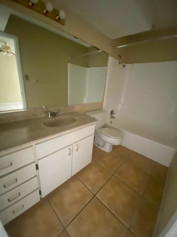 910 Duncan Lane, Unit 61 Austin, TX 78705 - Photo 16 of 22 a bathroom with a double vanity sink and a mirror