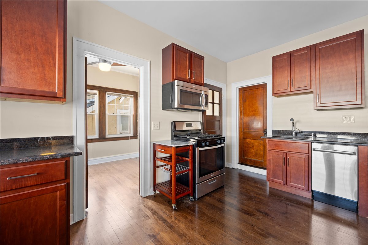 913 Green Bay Road, Unit 2N Winnetka, IL 60093 - Photo 9 of 14