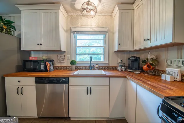 $2,200 | 180 Sherwood Drive, Athens, GA 30606