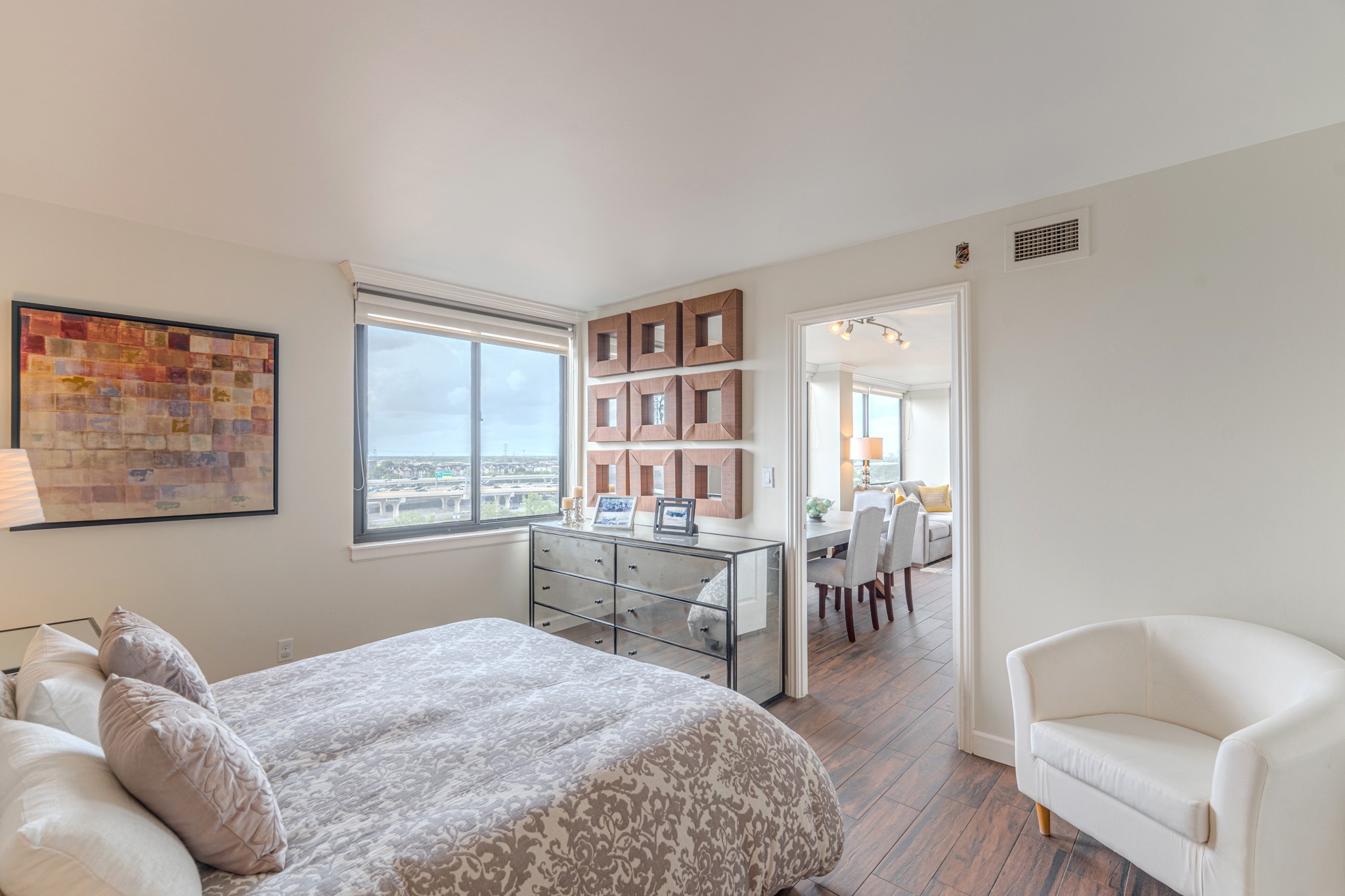 3525 Sage Road, Unit 1016 Houston, TX 77056 - Photo 35 of 42 a bed room with a bed and a chair
