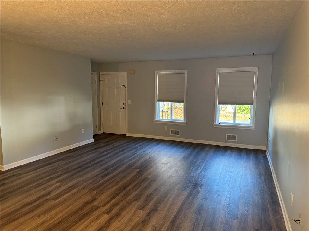 209 Greenway Boulevard Riga, NY 14428 - Photo 4 of 23