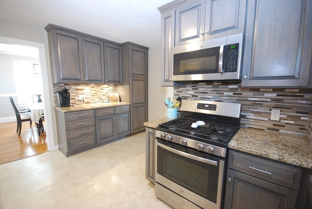 39 Rencelau Street Springfield, MA 01118 - Photo 16 of 42