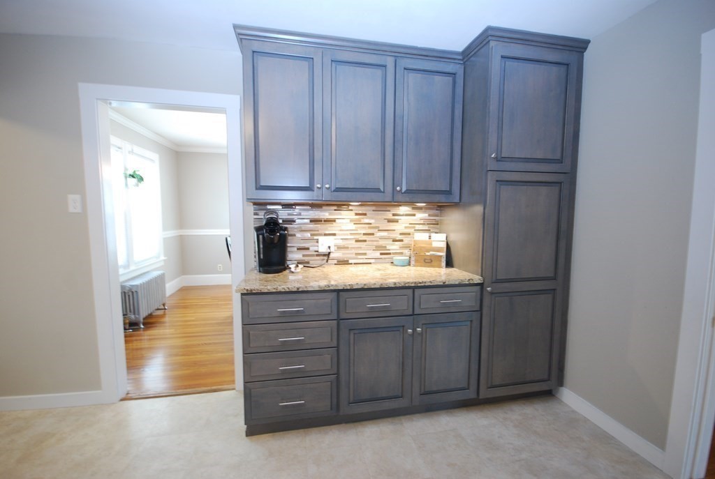 39 Rencelau Street Springfield, MA 01118 - Photo 17 of 42