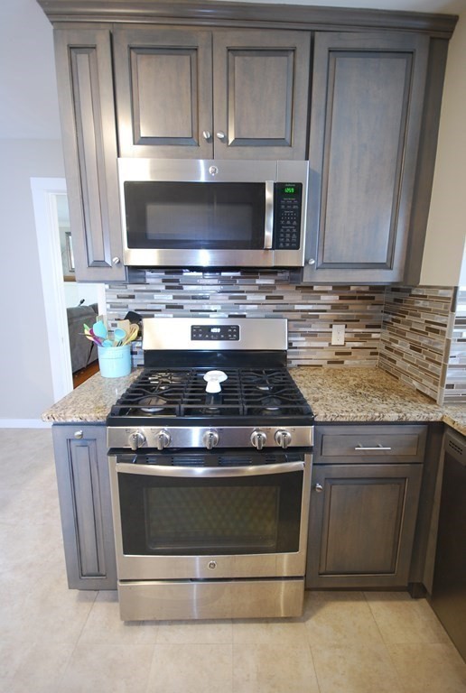 39 Rencelau Street Springfield, MA 01118 - Photo 19 of 42