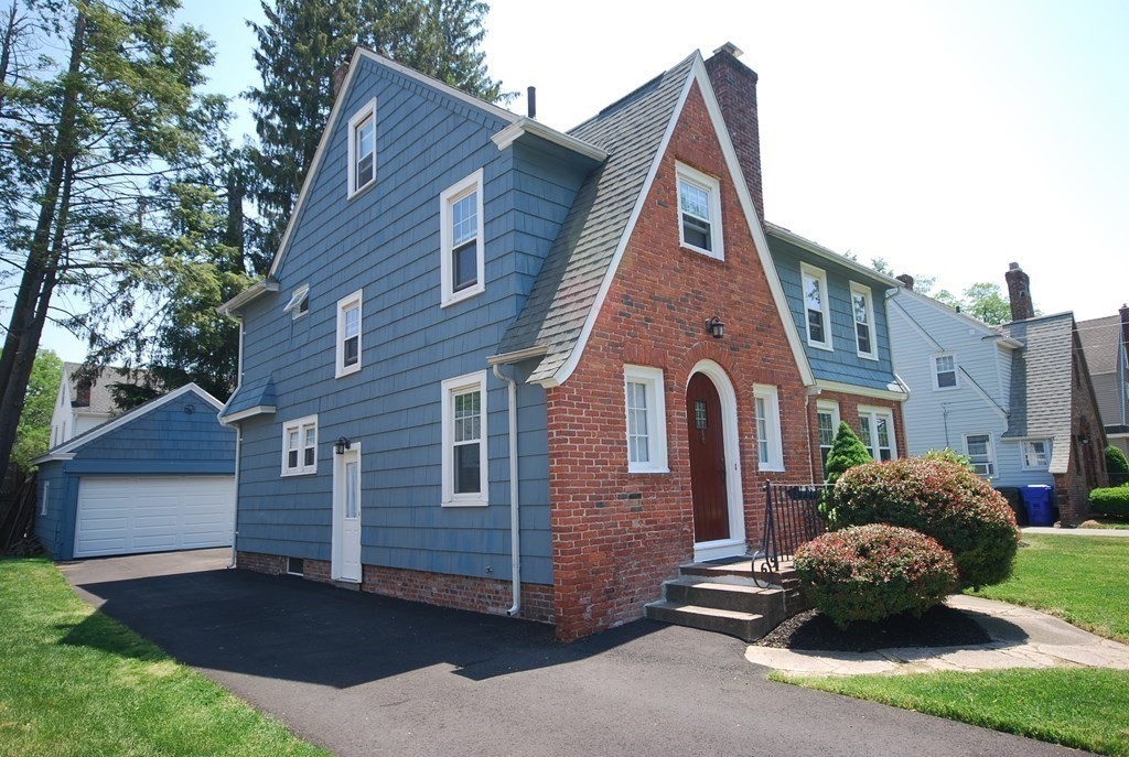 39 Rencelau Street Springfield, MA 01118 - Photo 3 of 42