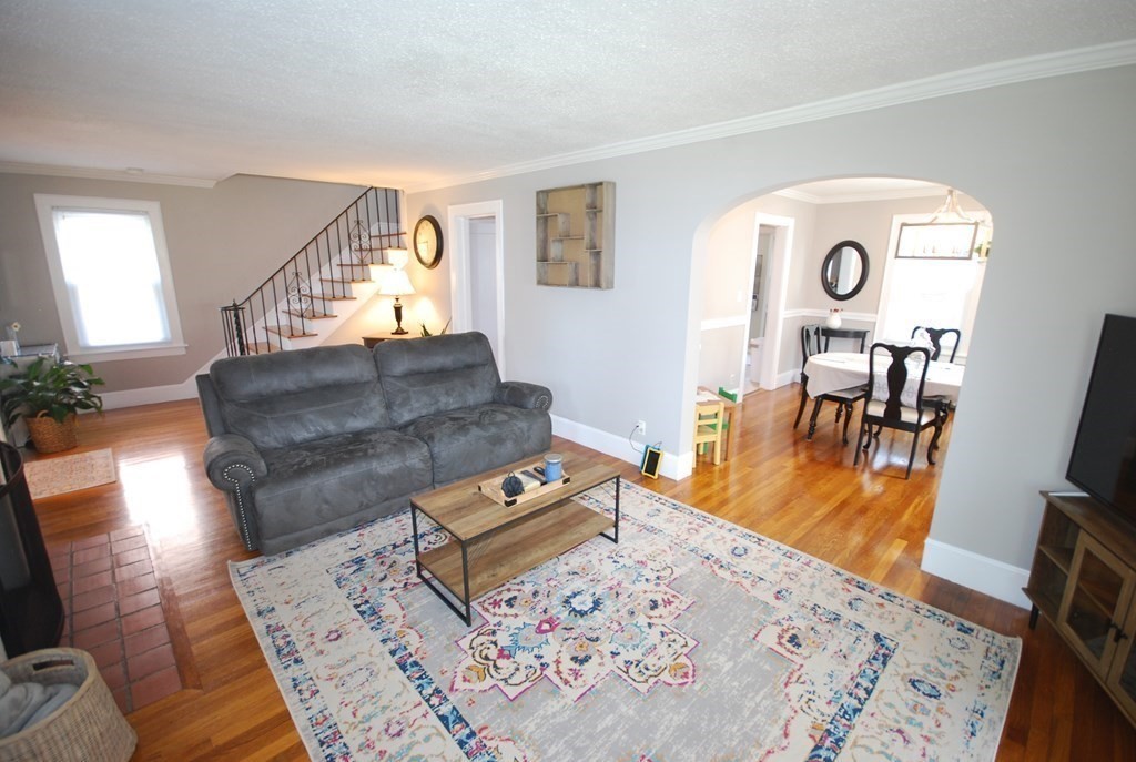 39 Rencelau Street Springfield, MA 01118 - Photo 4 of 42