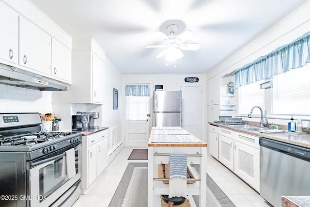 $3,700 | 40 Orchard Place, Unit 1, Greenwich, CT 06830