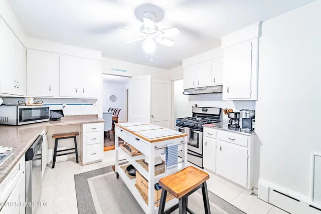 $3,700 | 40 Orchard Place, Unit 1, Greenwich, CT 06830