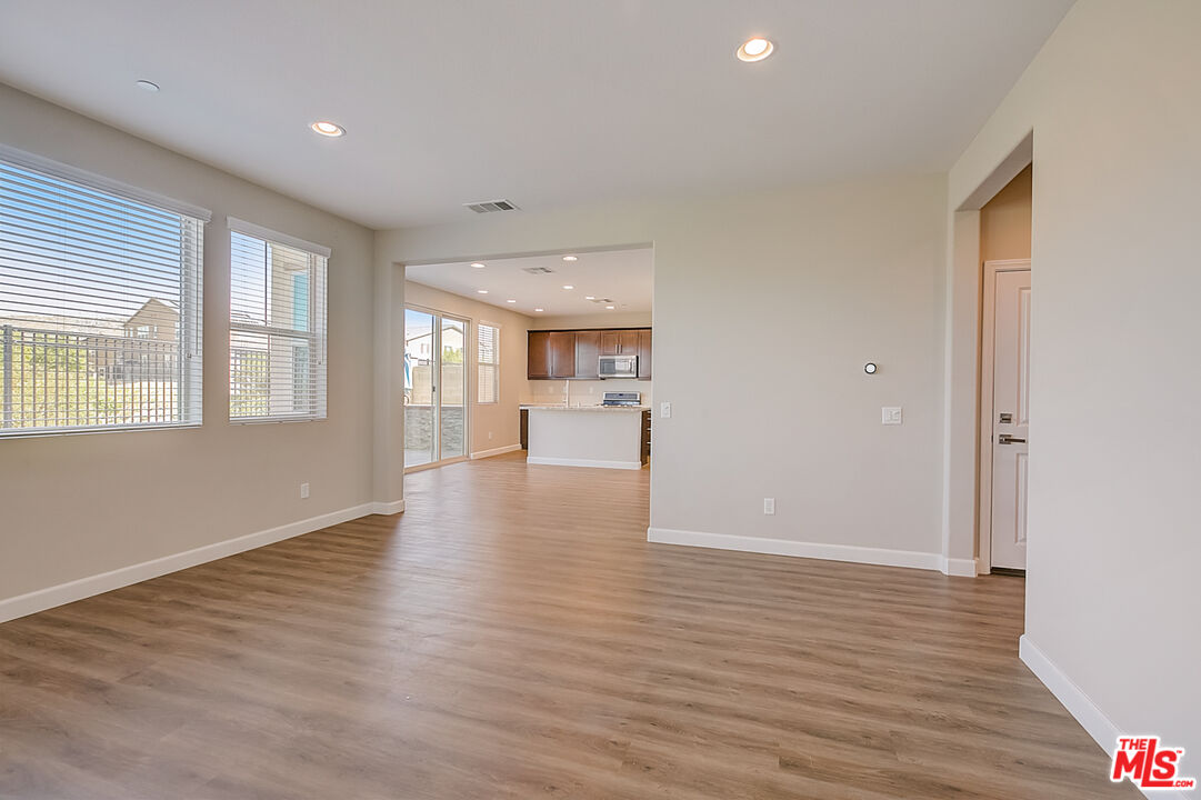 27261 Pascal Pl. Santa Clarita, CA 91350 - Photo 12 of 35