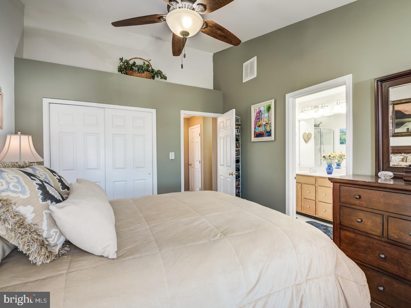 25114 Monteith Terrace Chantilly, VA 20152 - Photo 16 of 58