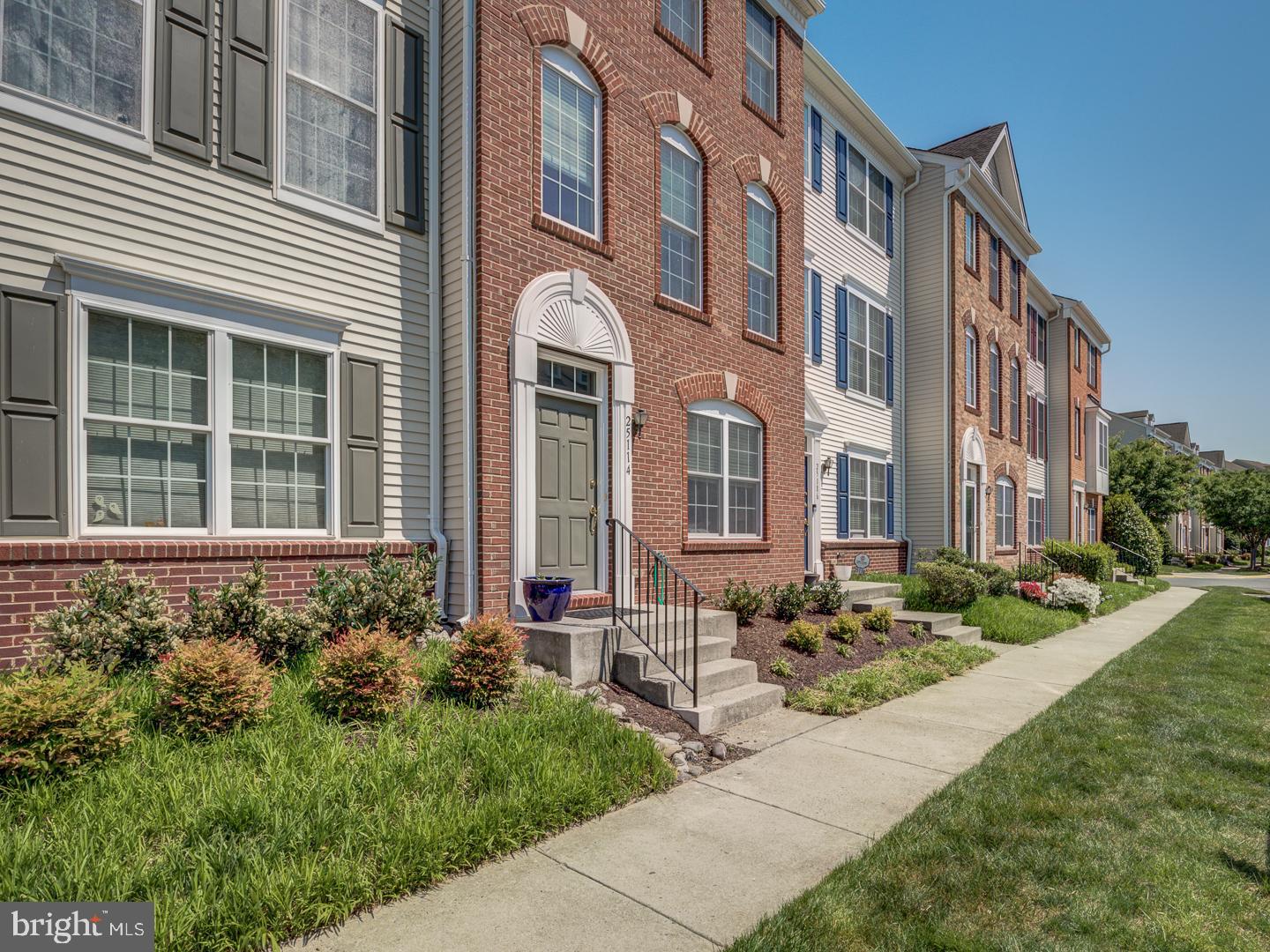 25114 Monteith Terrace Chantilly, VA 20152 - Photo 2 of 58