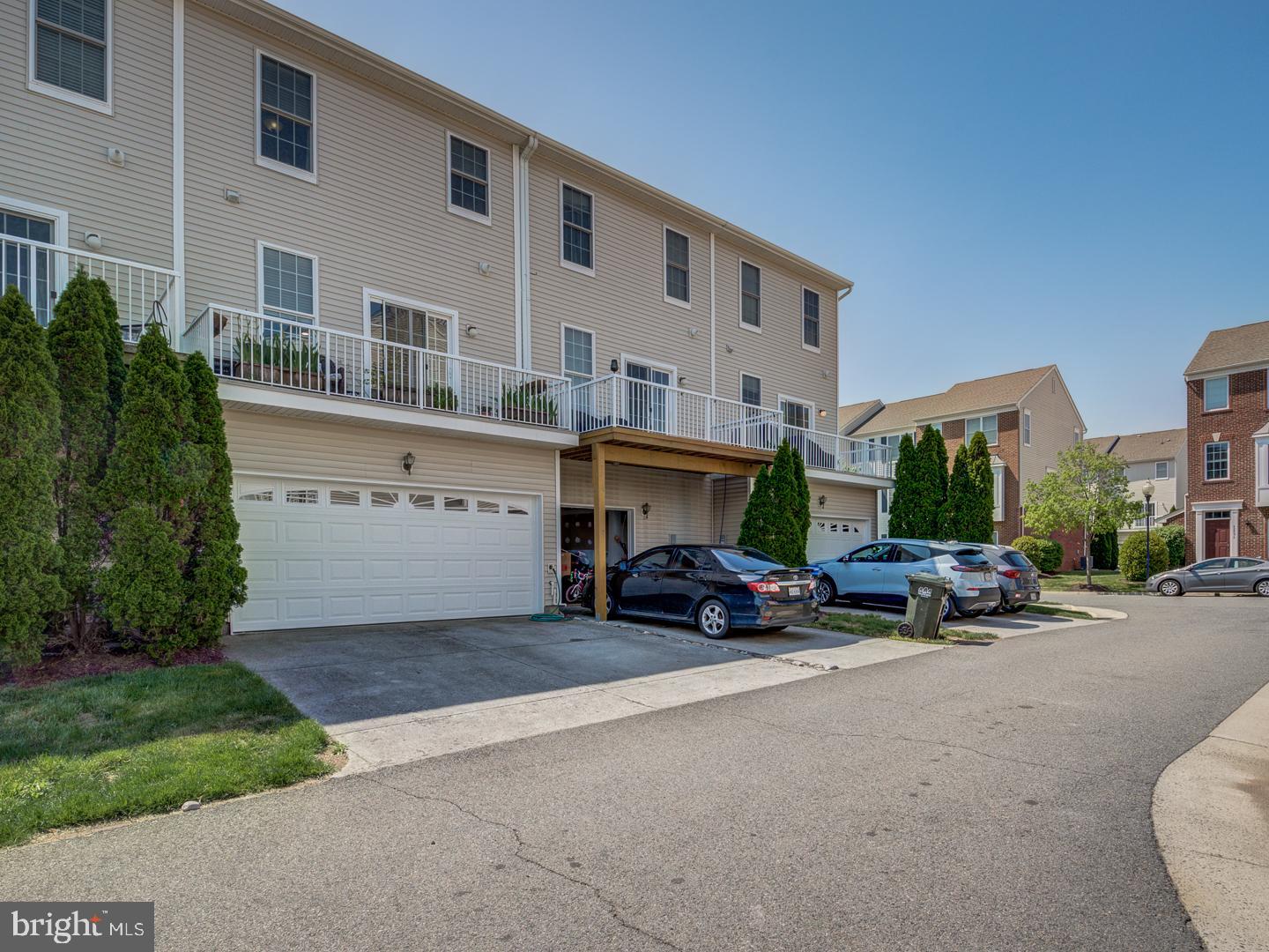 25114 Monteith Terrace Chantilly, VA 20152 - Photo 3 of 58